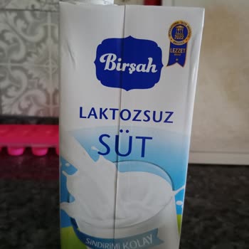 A-101'de Satılan Birşah Laktozsuz Sütün Rengi Pembemsi