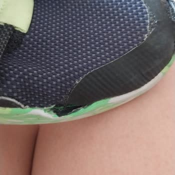 Boyner Mağazası Adidas Ayakkabı Kenarları Açıldı