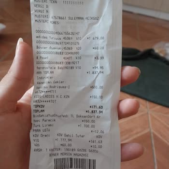 Boyner Mağazası Adidas Ayakkabı Kenarları Açıldı