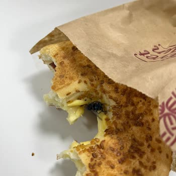 Kahve Dünyası Kuru Etli Bagel Siparişimde Sinek Çıktı!