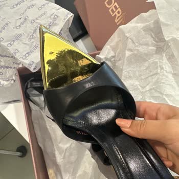 Derimod Kullanılmış Ayakkabı Gönderdi