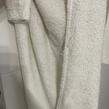 Taç Kalitesi Bornoz Yıprandı