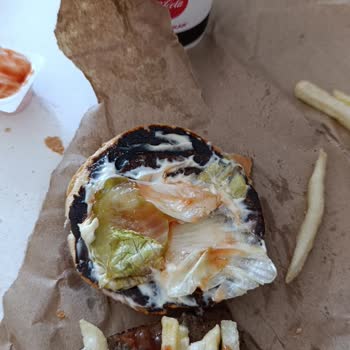 Burger King Kömürleşmiş Ekmek Satmaya Başlamış