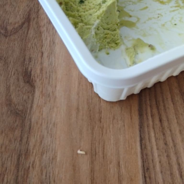 BİM Dondurmadan Odun Parçası Çıktı