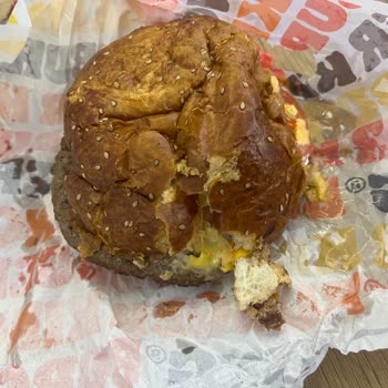 Burger King Kullanma Tarihi Geçen Ürünlerini Gurme Serisi Diye Satıyor