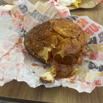 Burger King Kullanma Tarihi Geçen Ürünlerini Gurme Serisi Diye Satıyor