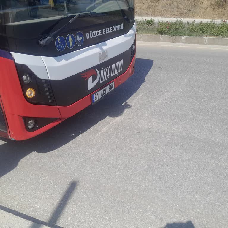 Düzce Belediyesi Düzce Ulaşım Belediyesi Otobüsünde Kaza