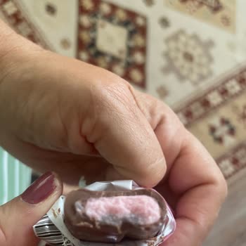 Elit Çikolata Elit Çilekli Çikolata Küflü Çıkması