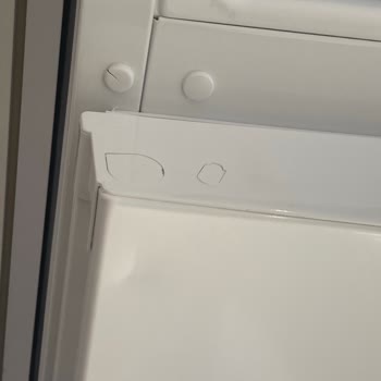 Paketinden Ezik Çıkan Bosch Buzdolabı Hem Kapı Hem İskelet