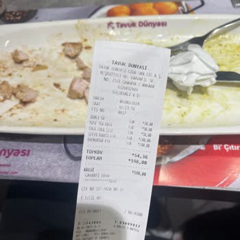 Tavuk Dünyası Karanfil Şubesi Pişmemiş Kanlı Tavukları Servis Ediyor