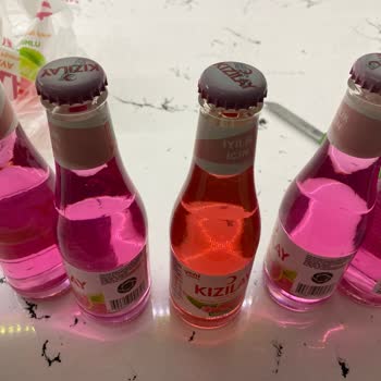 Kızılay Maden Suyu Birinin Rengi Diğerlerinden Farklı Çıktı