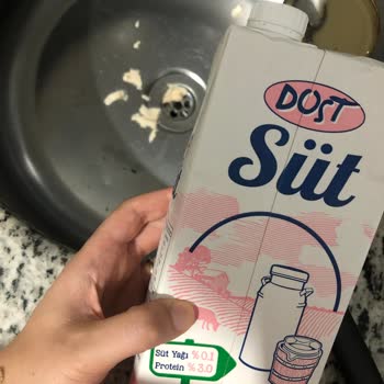 BİM Tarihi Geçmemiş Dost Sütün İçinden Çıkan Parçalar
