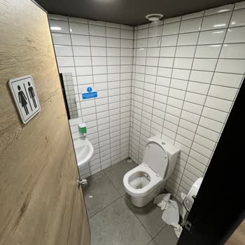 Domino's Pizza Zeytinburnu Şubesine Asla Gitmemelisiniz