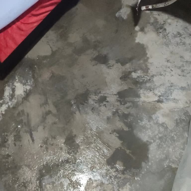 Baz Tesisat İşini Yarım Bıraktı