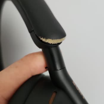 Sony Eurasia Sony WH-1000XM5 Kulaklıkta Deri Birleşim Kısmında Açılmalar (1 Senede)