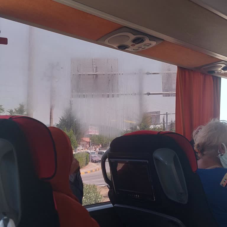 Efetur Yolcusuna Eziyet Ediyor