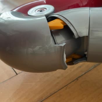 Dyson Süpürge Paramparça Oldu