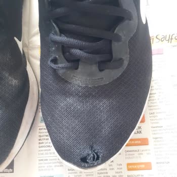 FLO Ayakkabı FLO Dan Nike Ayakkabının Üstünün Yırtılması Tabanın İçinden Açılması