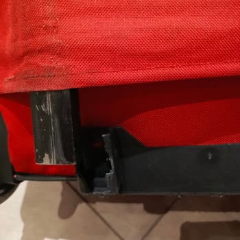 Ajet İle Uçuşta Valiz Hasarı Ve Form Sorunu