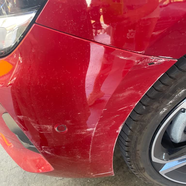 Abdi İbrahim Benzinlikte Şirket Arabasıyla Ters Yönden Gelip Duran Aracıma Çarptı