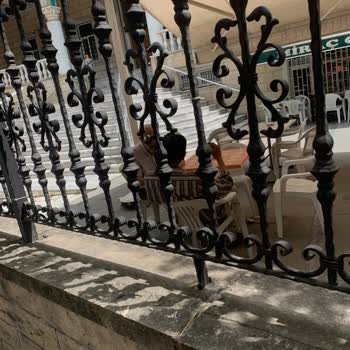 Bahçelievler Belediyesi Caminin Bahçesinde Sürekli Sigara İçiliyor