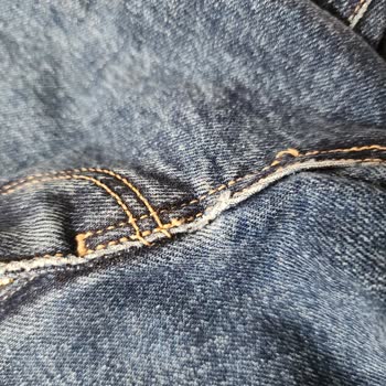 Mavi Pantolonda Renk Değişimi Ve Deformeler.