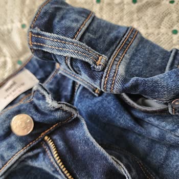 Mavi Pantolonda Renk Değişimi Ve Deformeler.