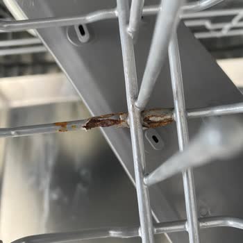 LG Bulaşık Makinesi Paslanması