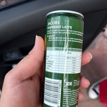 Jacobs Latte İçinden Çıkan Sevimli Kara Sinek