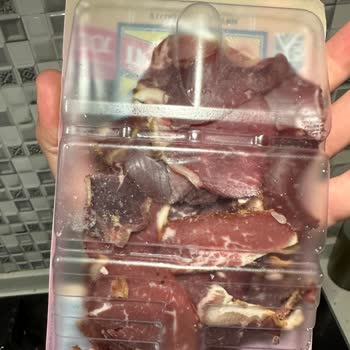 Apikoğlu Kurutulmuş Füme Et Açılmadan Küflenmiş