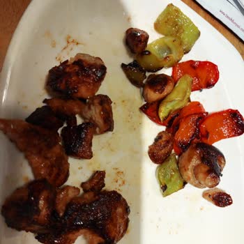 Tavuk Dünyası Bozuk Marullar Ve Tavuk Soteye Dönmüş Şefin Tavası