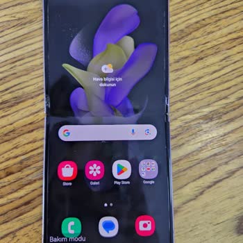 Samsung ZFlip4 Menteşe Sorunu: Ekran Değişim Ücreti Talebi