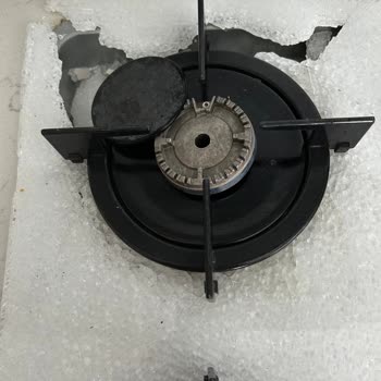 Uğur Derin Dondurucu Markasının Ürettiği Cam Ocağın Camı Patladı.