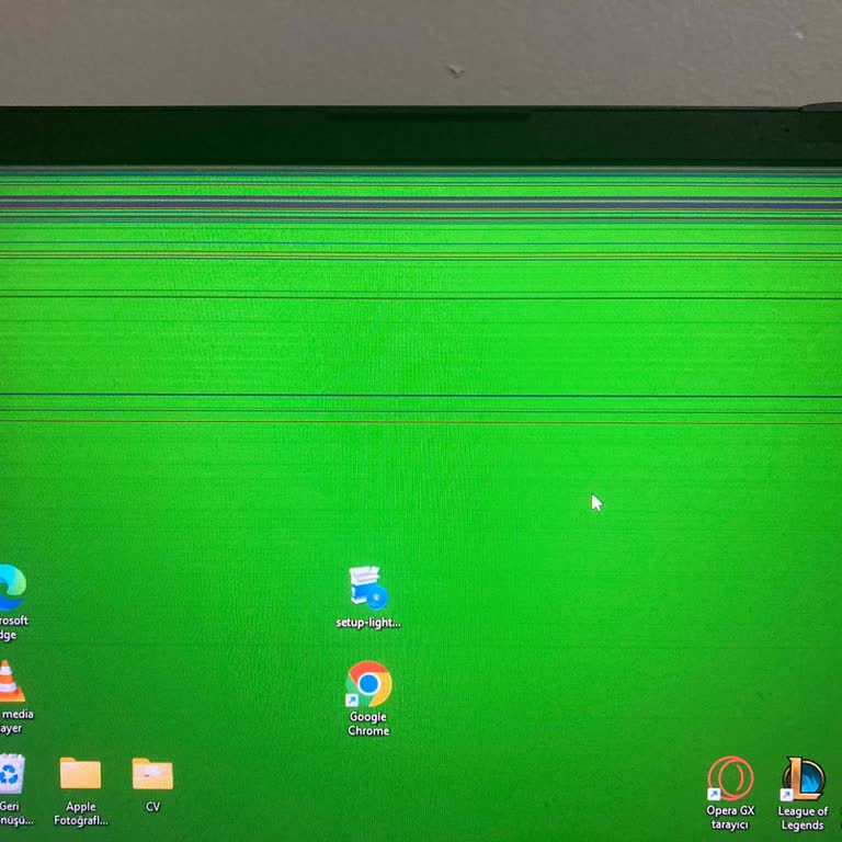 Monster Notebook Ekranda Çizgiler Oluştu