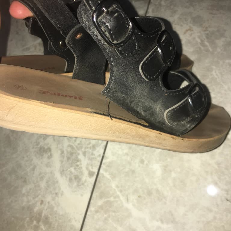 FLO Ayakkabı FLO'dan 2 Hafta Önce Aldığım Ayakkabı Yırtıldı.