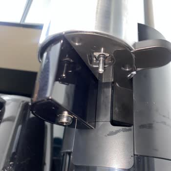 Nespresso Atelier Kahve Makinesi Parçası Kendiliğinden Düştü