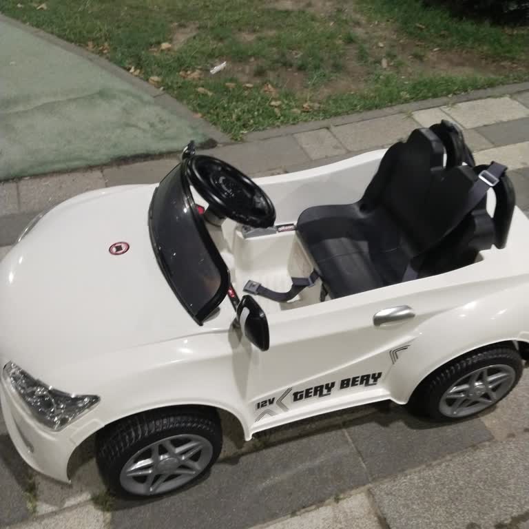 Ebebek Sorunlu Akülü Araç