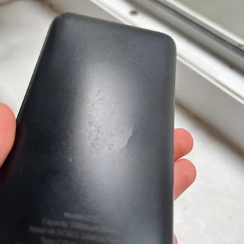 Media Markt Set İçindeki Crea Powerbank Şişik Ve Bozuk