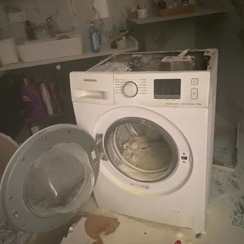 Samsung Eco Bubble 9 Kg Çamaşır Makinesi Yangına Sebep Oldu.