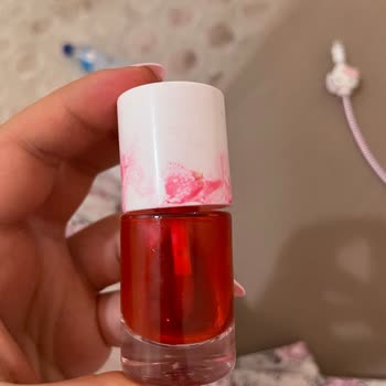 Pastel Kozmetik Ürünün Kapağı Kapanmıyor Bu Yüzden Dökülüyor