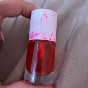 Pastel Kozmetik Ürünün Kapağı Kapanmıyor Bu Yüzden Dökülüyor