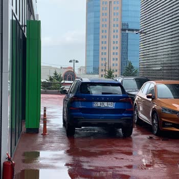 Skoda Kamiq 0 Araç Panoramik Cam Tavan Çatlağı!