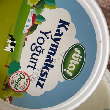 Sütaş Tarihi Geçmemiş Fakat Küflü Yoğurt