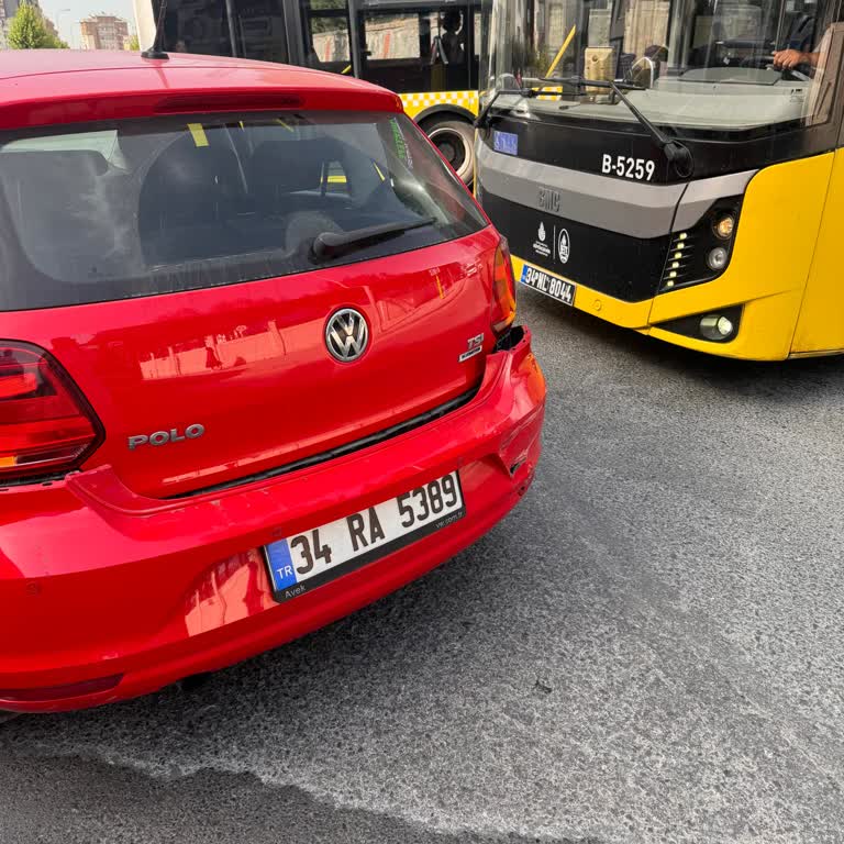 İBB - İstanbul Büyükşehir Belediyesi Ters Yönden Gelen İETT Otobüsü Ve Kaba Şoför