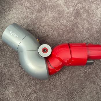 Dyson V10 Mobilya Altı Aparatı Parçası Çatladı