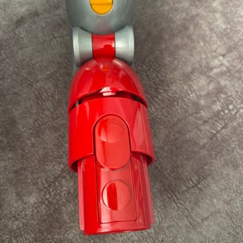 Dyson V10 Mobilya Altı Aparatı Parçası Çatladı