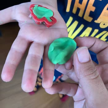 A101 De Çocuklar İçin Satılan Renkli Yumurtalar