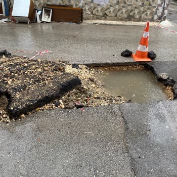 Bursa Büyükşehir Belediyesi Evimin Önüne Çekilen Emniyet Şeridi