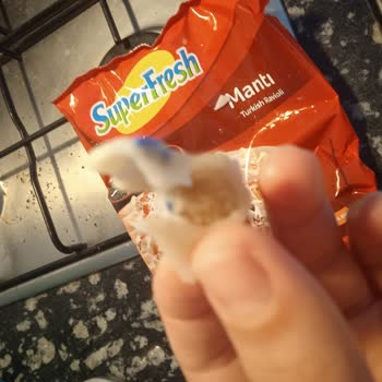 Superfresh Mantının İçinden Mantıya Yapışmış Mavi Plastik Çıktı.