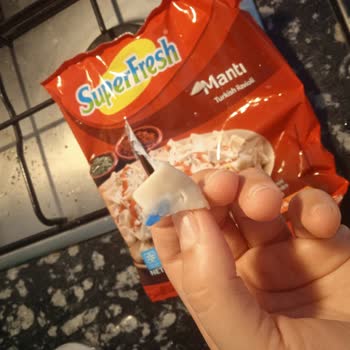 Superfresh Mantının İçinden Mantıya Yapışmış Mavi Plastik Çıktı.